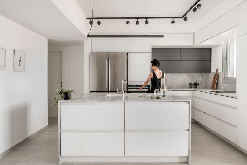 מטבח בצבעוניות של לבן