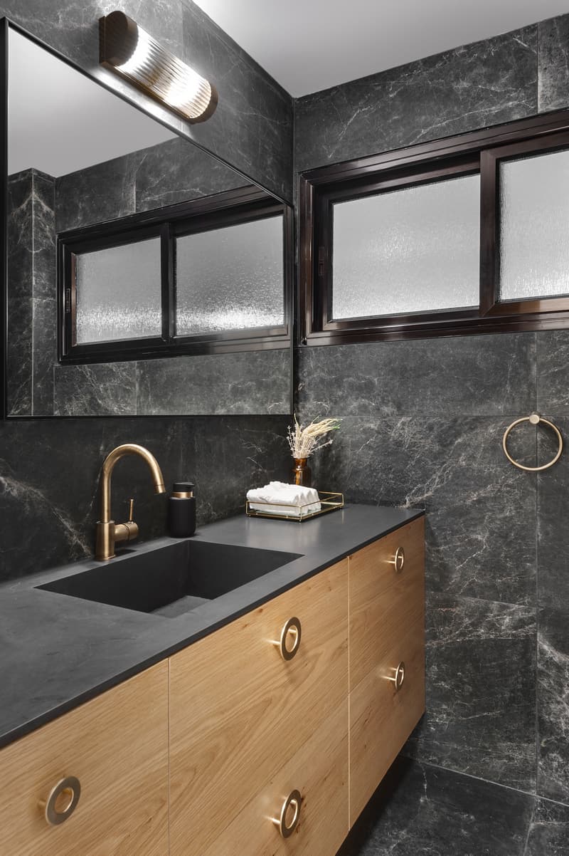 חדר אמבטיה שחור