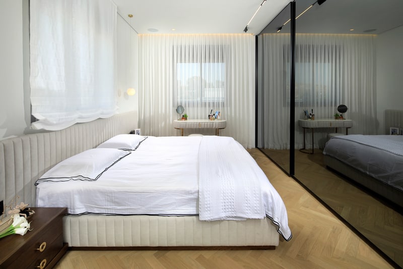 מיטת ופינת טואלט מעור