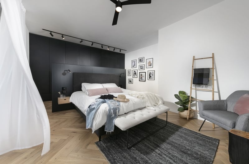 חדר שינה ארון קיר שחור