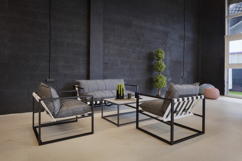 מערכת ישיבה בחוץ