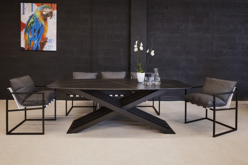 שולחן אוכל חוץ