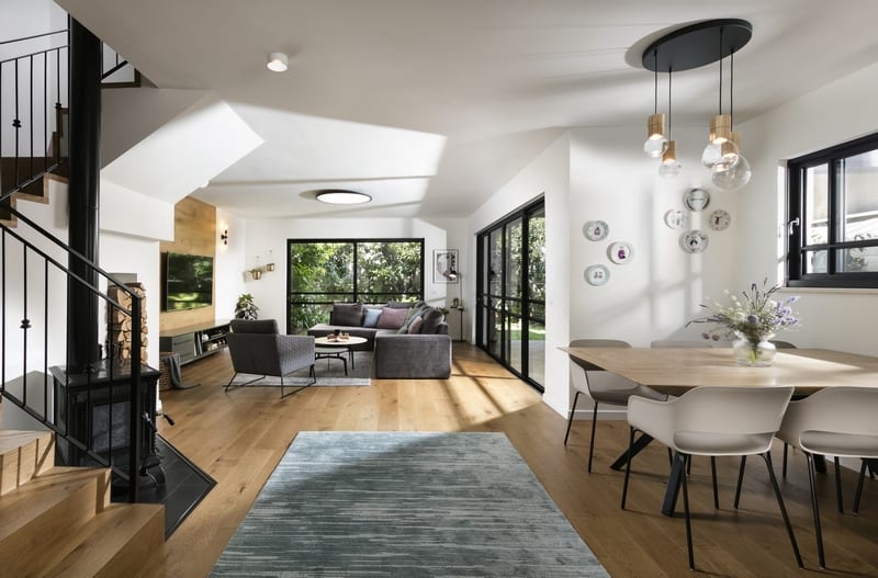 פינת אוכל פרקט עץ