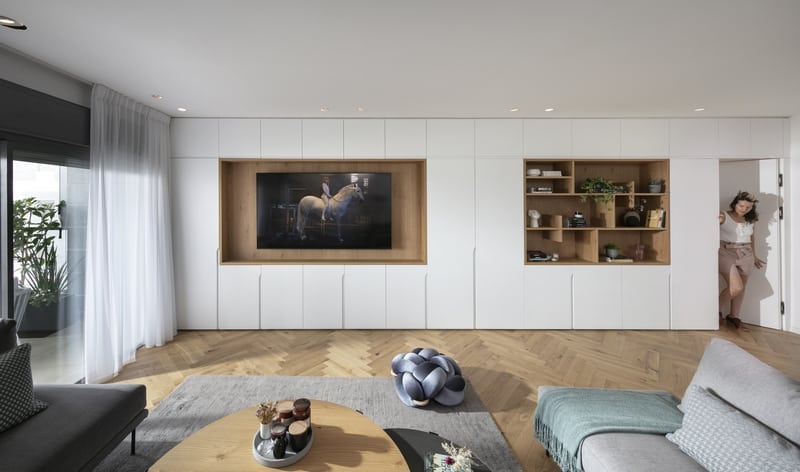 קיר טלוויזיה בנגרות