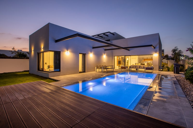 בית עם בריכה