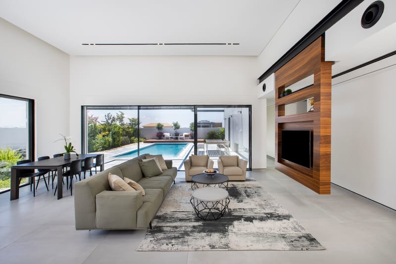 סלון ופינת אוכל בצבעים ניטלרליים