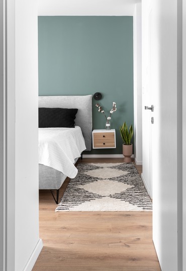 צריך צבע בחיים: דירה שמחה לזוג צעיר