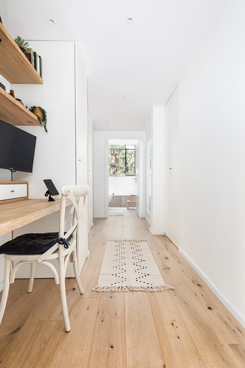 פינת עבודה במסדרון