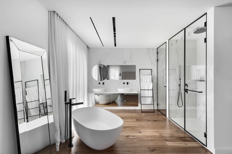 חדר רחצה שקוף