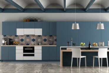 חיפוי קיר במטבח: אריחים מצוירים או חלקים, קרמיקה או פורצלן