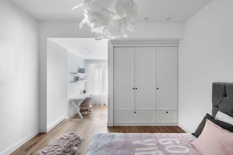 חדר שינה בת עם פרקט