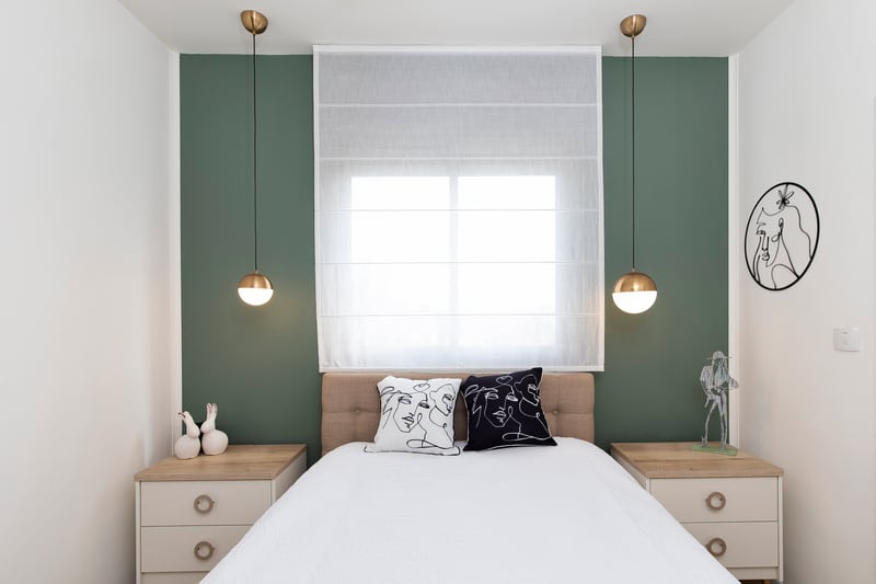 חדר שינה עם קיר כוח ירוק חדר שינה עם קיר כוח ירוק