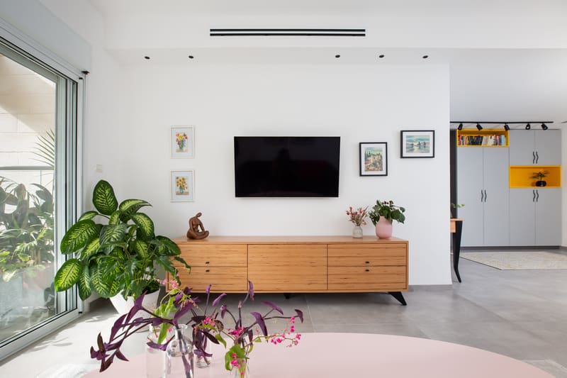 מזנון שעשוי מעץ במבוק