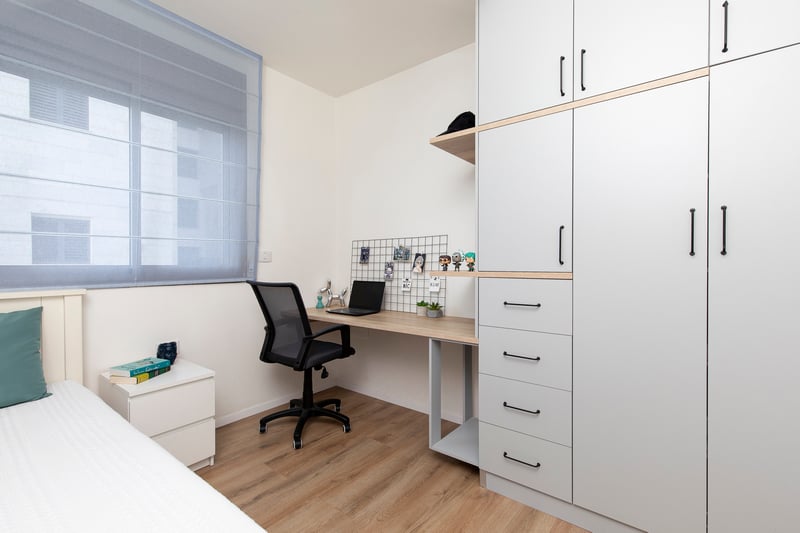 חדר ילד עם שולחן עבודה חדר ילד עם שולחן עבודה