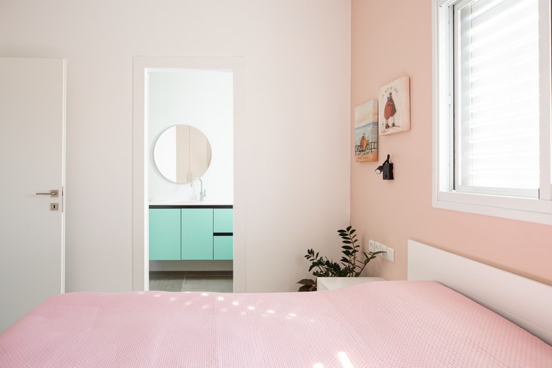 חדר שינה הורים בצבע ורוד