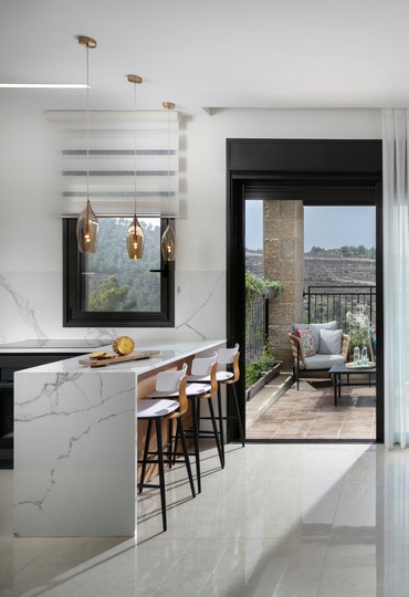 קו עכשווי ואופי חמים – דירה ירושלמית שהלכה על הכול