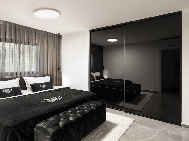 חדר שינה הורים בצבע שחור
