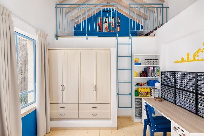 חדר משחקים לבנים