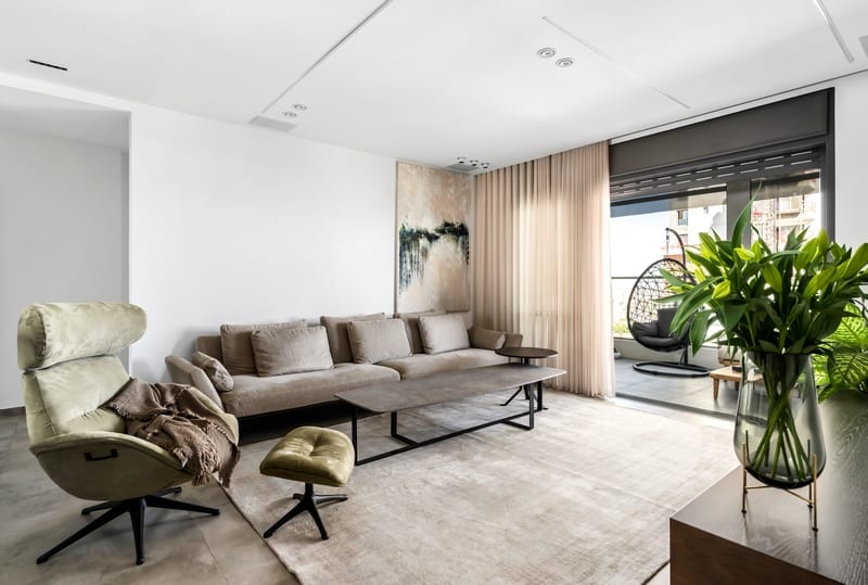 סלון ליד מרפסת