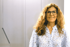 כשהעץ הוא חלק מдизайн дома – שיחה עם המעצבת Хадар Дор בилиלם התצוגה של זדקה