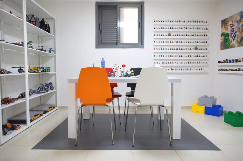 פינת משחקים במרתף