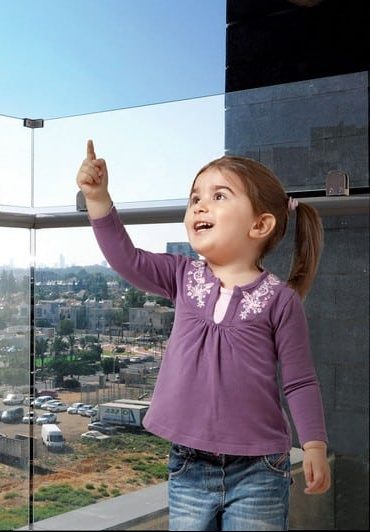 החשיבות של הגבהת מעקה למי שגר בבניין עם מרפסת
