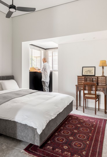 פלורנטין זה מניפיק: דירה חכמה וקטנה מעל עצי הפיקוס