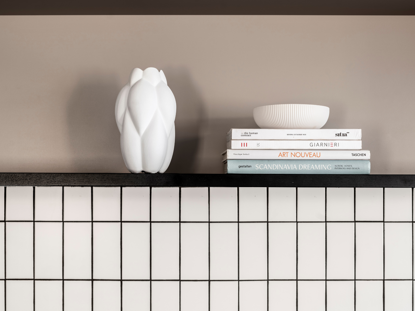 מדפים צרים במטבח