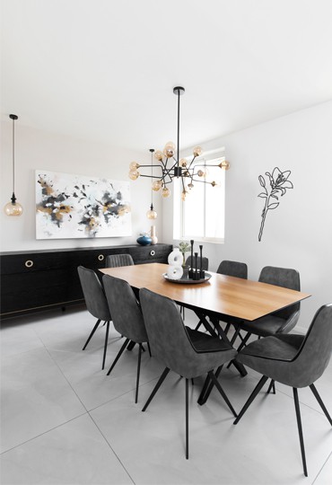 לעולם לא הייתם מנחשים שהמעצבת נרתמה לפרויקט בדקה ה-90. והתוצאה? פשוט מצוינת!