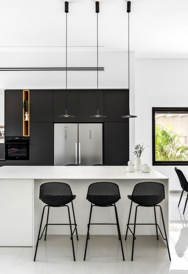 בלי להעמיס: בית משפחתי בעיצוב נקי