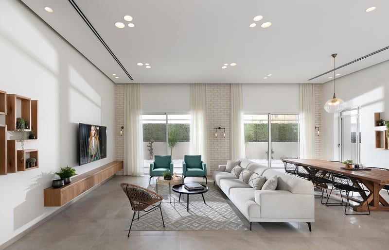 חלונות לחצר