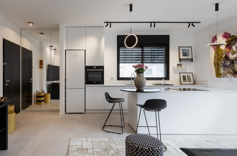 מטבח שחור לבן