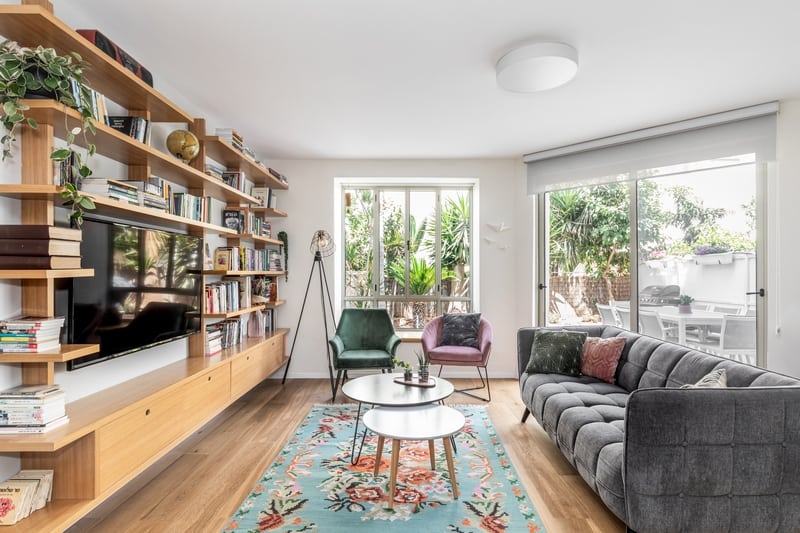 ספרייה בסלון