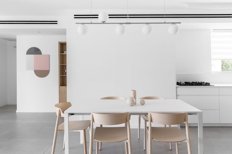 שולחן אוכל לבן