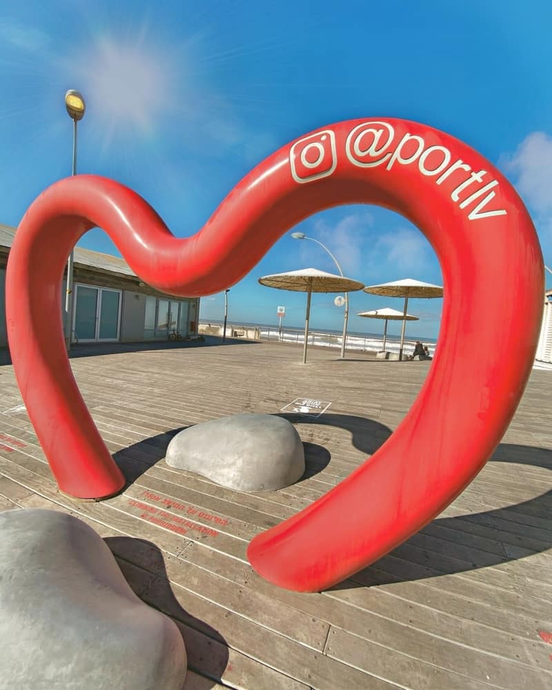 מיצב לב בנמל