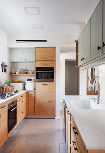 האדריכלית ורד דוידוב משלבת בין ישן לחדש – הבן שיפץ את בית הוריו ומתגורר בו עם משפחתו הצעירה