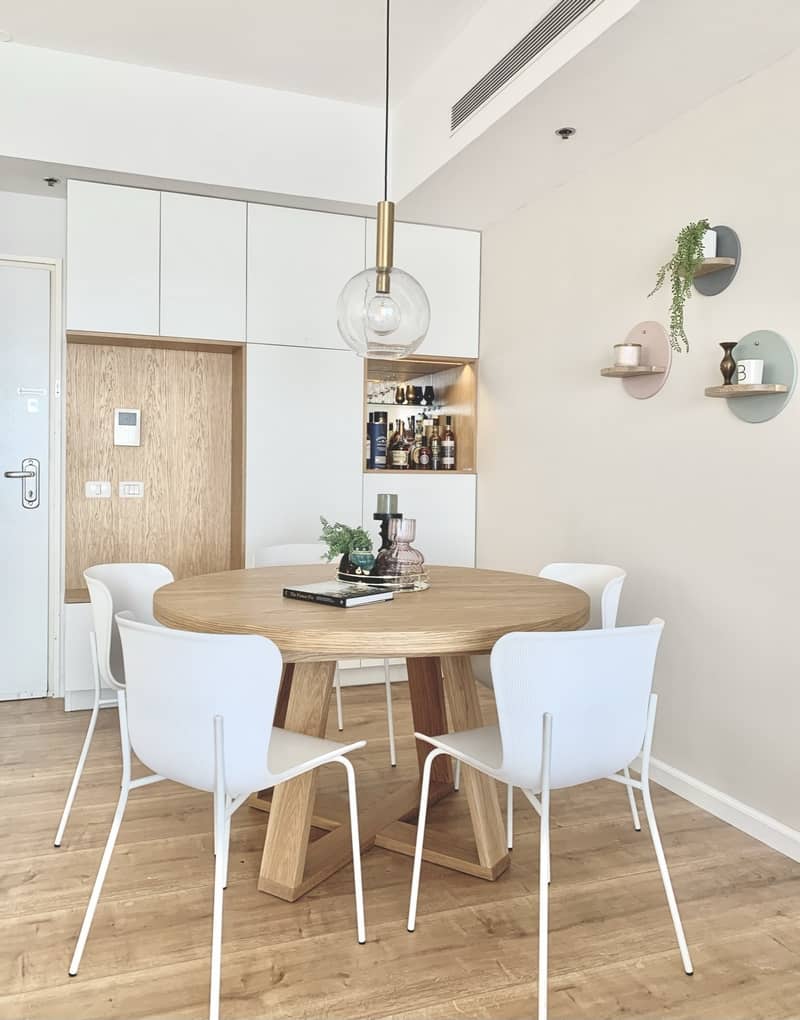 שולחן עץ עגול