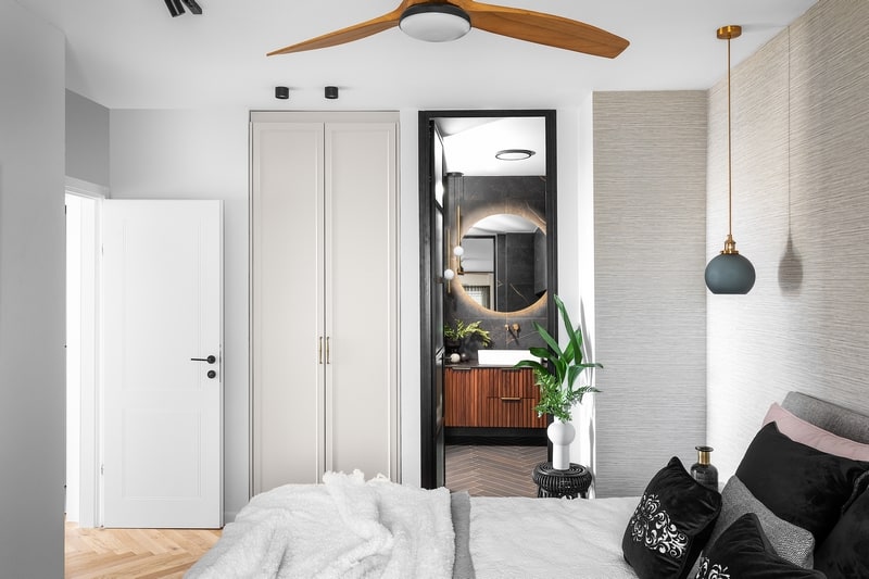 הצצה לשירותים