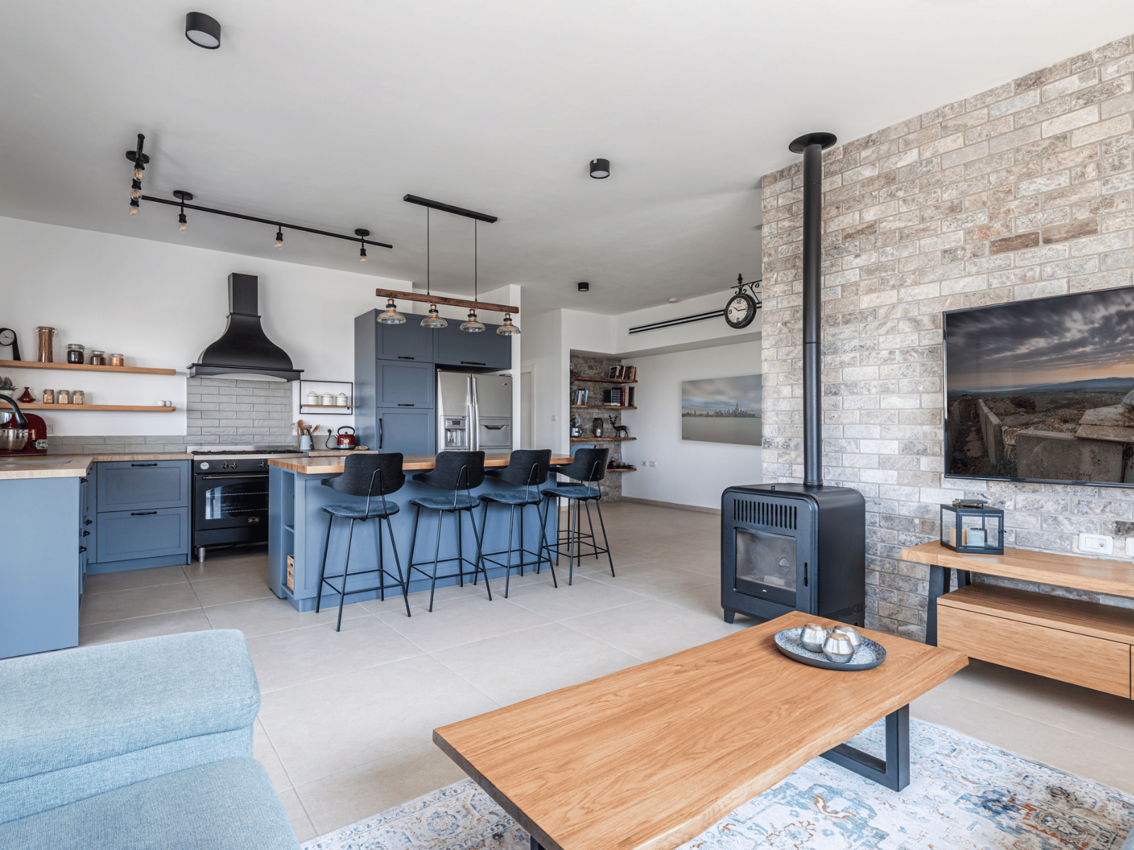 עיצוב מאז ולתמיד – מבט לעתיד עם המעצבת נרקיס רובין ברזני באולם התצוגה של רגבה