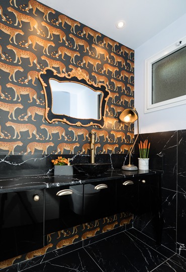 לעוף עם נמר: שיפוץ פראי לבית במושב