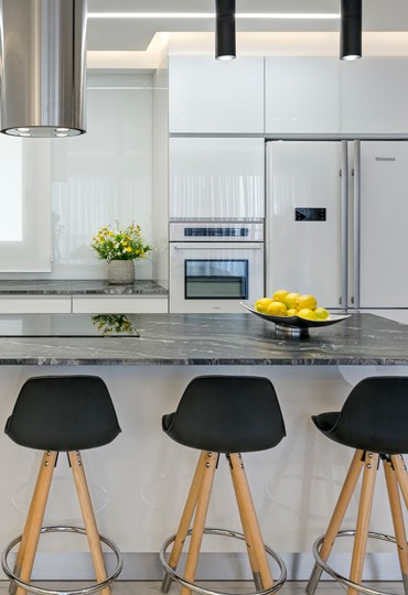 עולם תחתון: מטבחים שוויתרו על ארונות עליונים