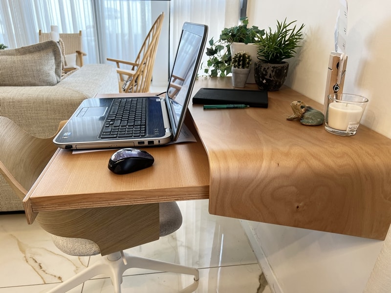 פינת עבודה נשלפת