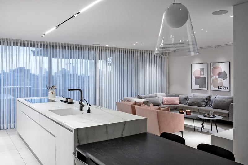 שולחן אוכל מחובר לאי