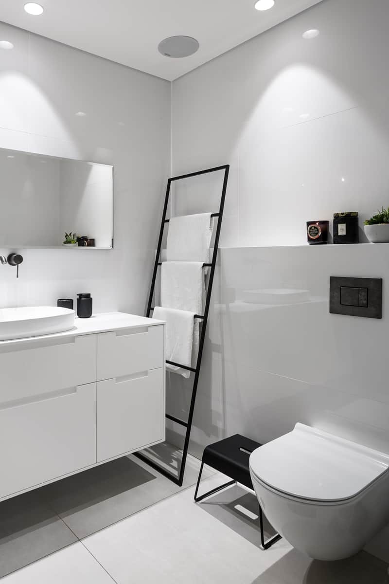 חדר רחצה לבן