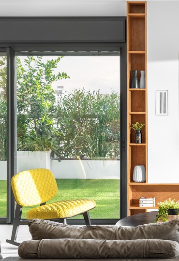 הסלון שבחוץ: פנטהאוז ברמת גן עם מרפסת שיש בה הכול