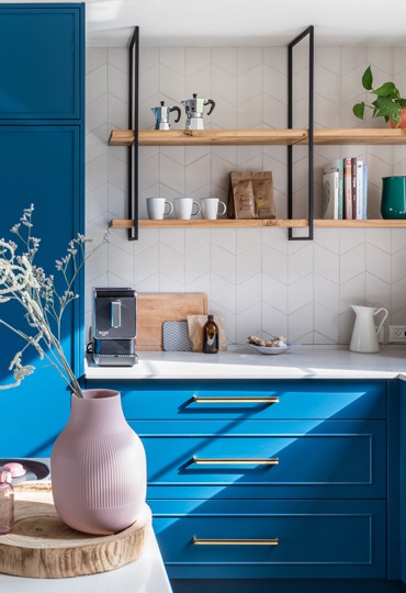 ירוק מבחוץ, עשיר מבפנים: דופלקס לזוג חובב בישול, יין וספורט