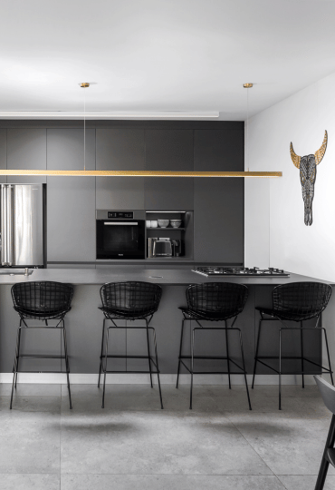 השולחן יכול לחכות: איי המטבח דחקו את פינת האוכל המסורתית