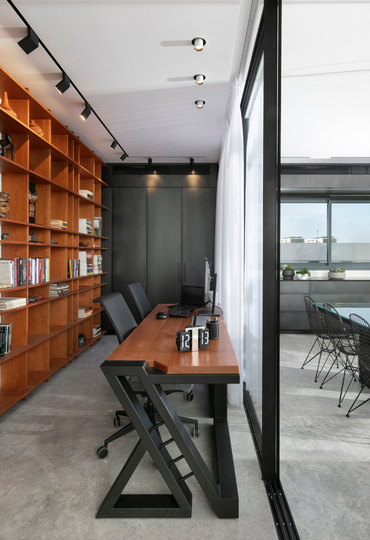 אסתטיקה נטולת פשרות: הצצה לדירת פנטהאוז שכולנו היינו שמחים לגור בה