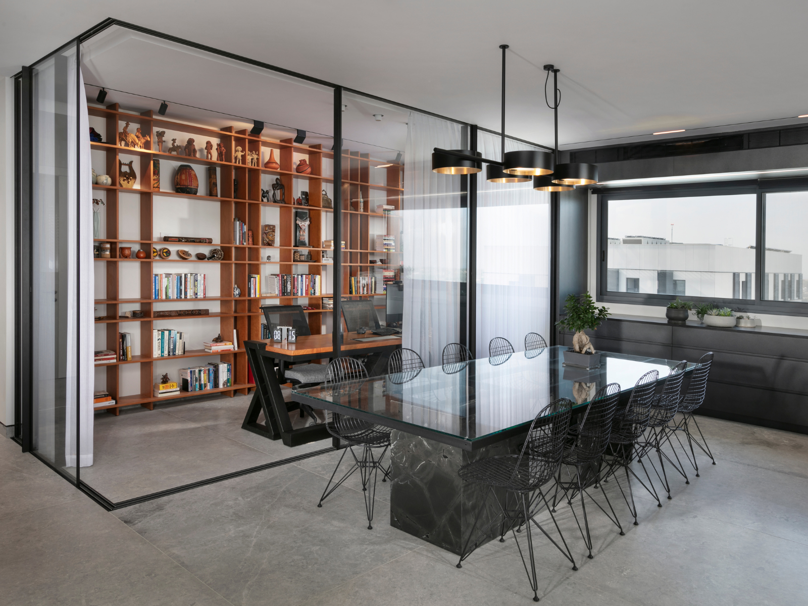 קירות זכוכית