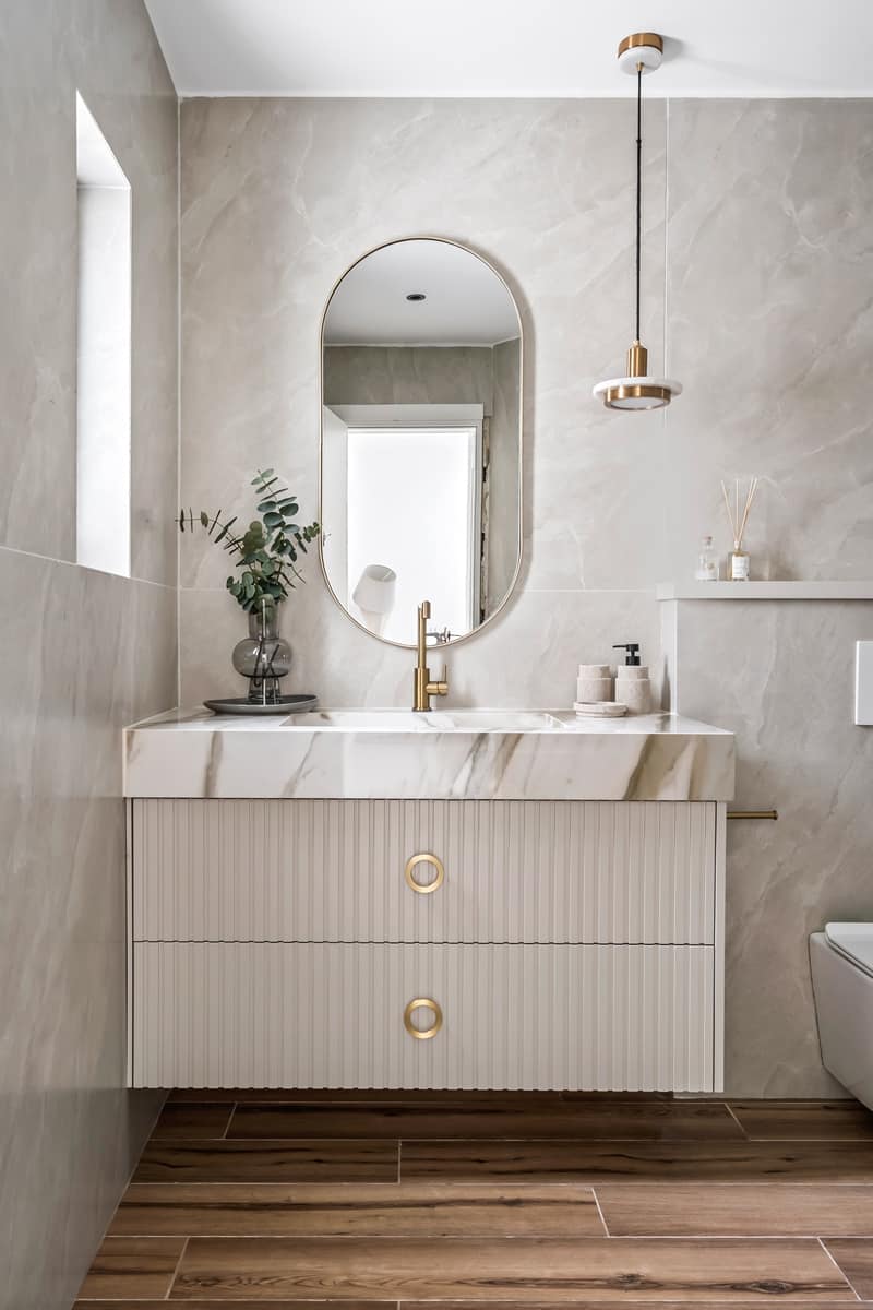 חדר רחצה בהיר